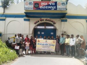 મહિસાગર : સબ જેલના કાચાં કામનાં કેદીઓને શ્રી સહજાનંદ કૉલેજની વિદ્યાર્થીનીઓએ રાખડી બાંધી રક્ષાબંધન પર્વની ઉજવણી કરી