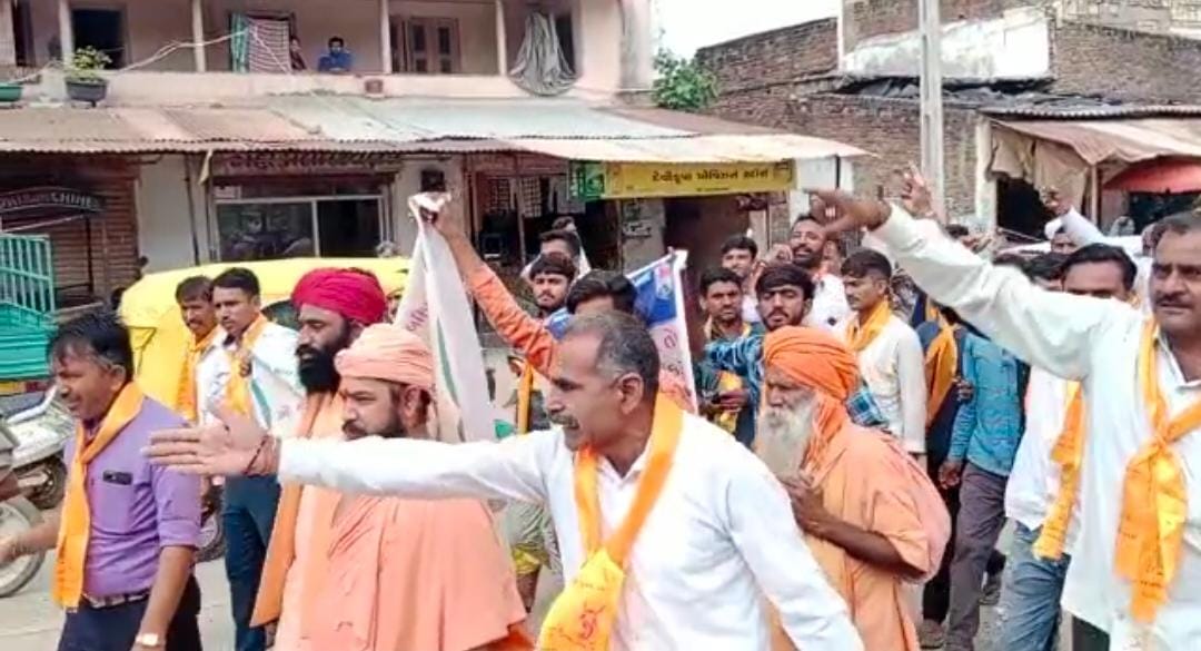 બનાસકાંઠા ના દિયોદરમા ભાજપના નમો પંચાયત કાર્યક્રમમાં હોબાળો. ...