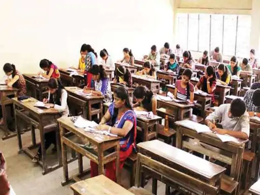 પ્રતીકાત્મક તસવીર:ગુજરાતની માધ્યમિક અને ઉચ્ચતર માધ્યમિક સ્કૂલોમાં પરીક્ષા, 20 ઓક્ટોબરથી દિવાળી વેકેશન