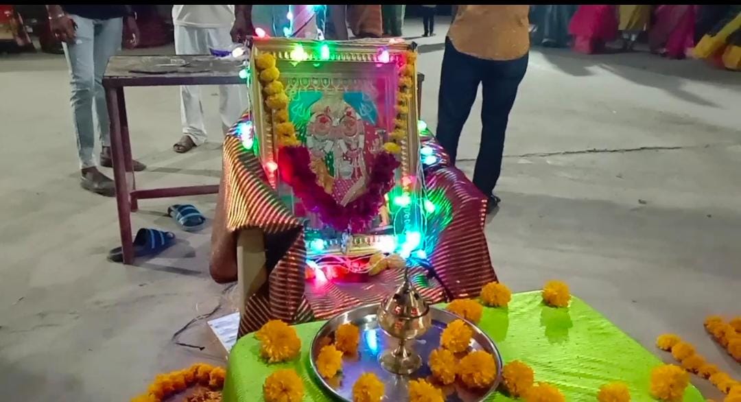 કાંકરેજ ના થરા તાણા ખાતે આશો સુદ પૂર્ણિમા ની રાત્રે ગરબાની રમઝટ જામી..