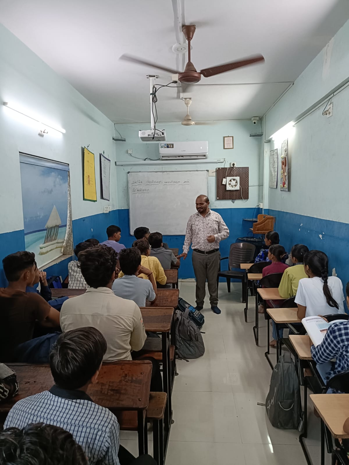 રોયલ એકેડેમી ખાતે પારુલ યુનિવર્સિટીના આસિસ્ટન્ટ પ્રોફેસર મેહુલ ચૌહાણનુ વ્યાખ્યાન રાખવામાં આવ્યું...