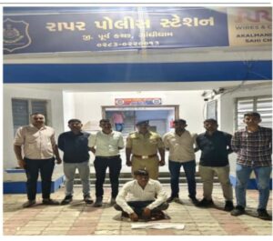 રાપર પોલીસની કાર્યવાહી : ગેરકાયદેસર હથિયાર સાથે એક ઈસમ ઝડપાયો..